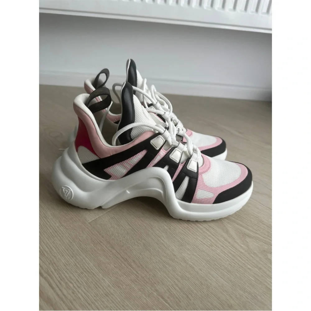 💯NWOT LV Archlight sneakers popular color-way! Perfect for Spring/Summer 🌷😎 - Picture 2 of 5
